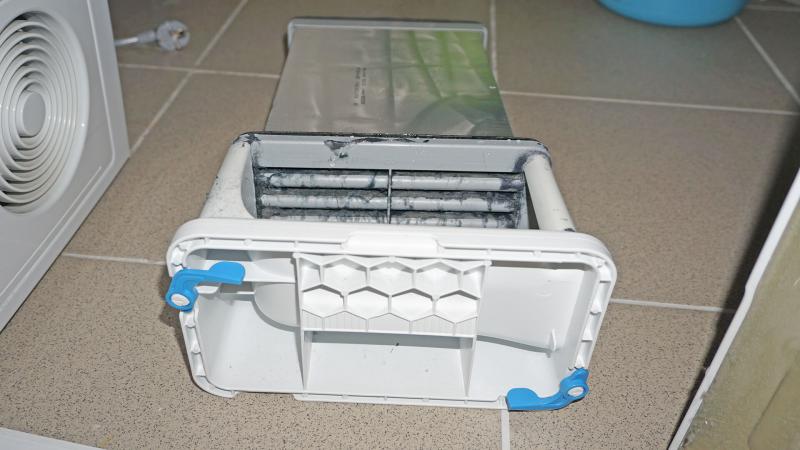Ausgebauter Kondensor Ausgebauter Kondensor