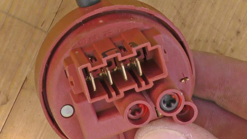 Anschüsse der Druckdose im Detail