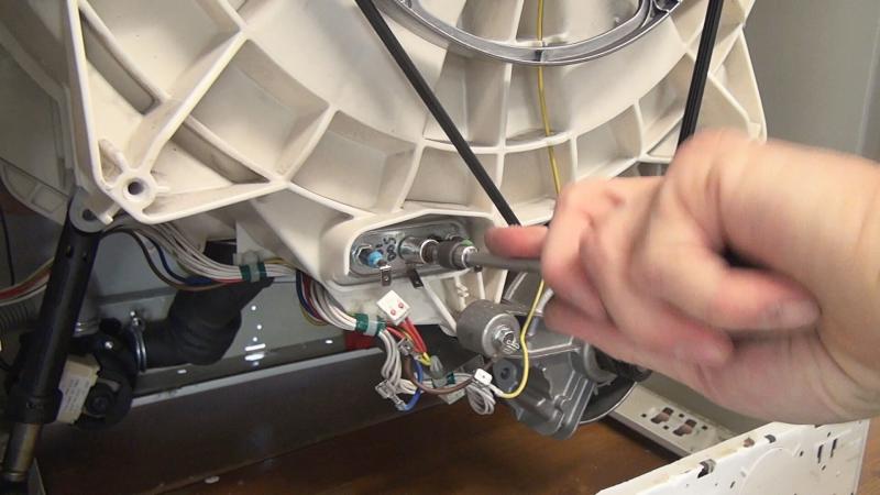 Heizstab Halteschraube festziehen