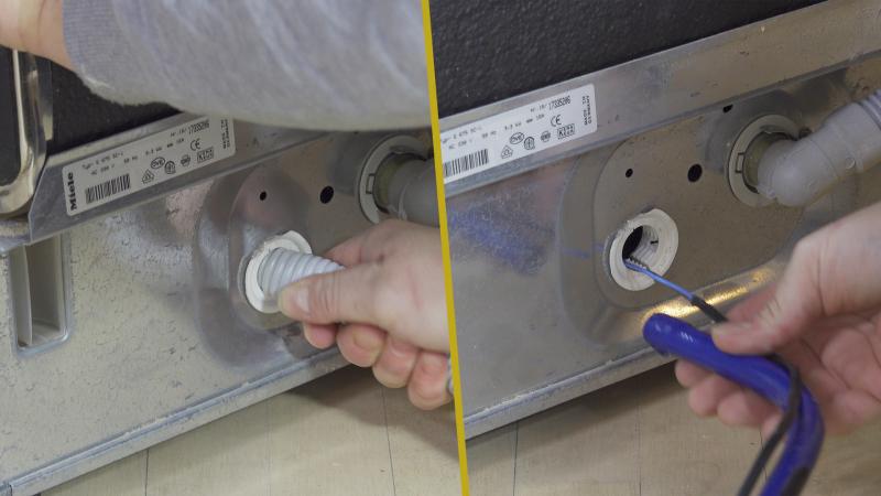 Aquastop aus der Maschine ziehen