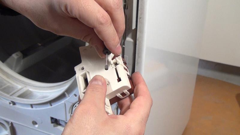 Türöffnung ausfädeln