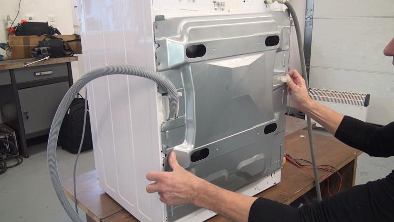 Geräterückwand aufsetzen