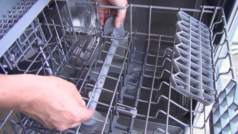 Oberen Spülarm einbauen Oberen Spülarm einbauen