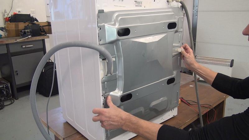 Rückwand aufsetzen