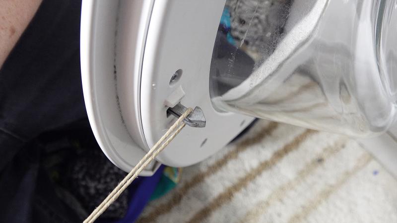 Haken zeigt nach innen Haken zeigt nach innen