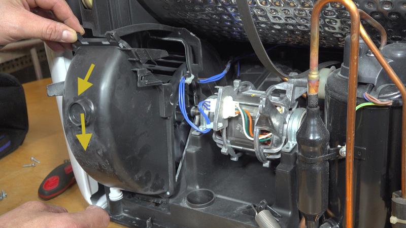 Lüfterabdeckung öffnen