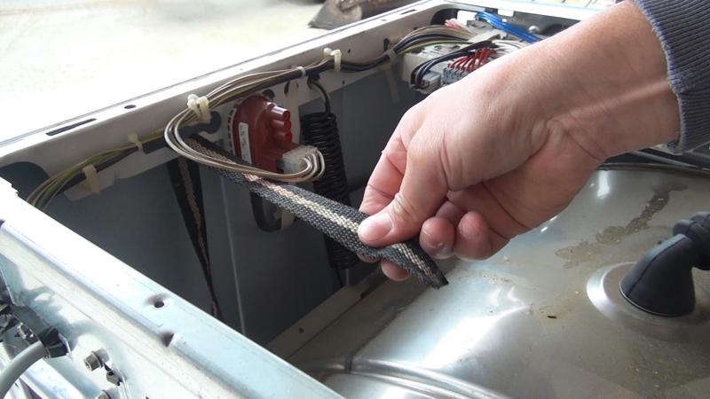 Spanngurt auf der anderen Seite durchziehen