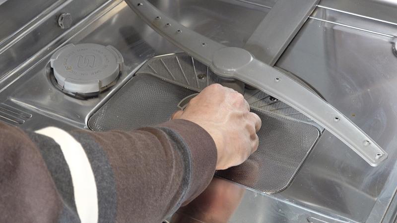 Grob- und Feinsieb einsetzen