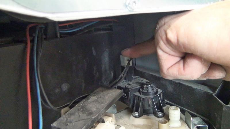 Pumpe wieder anschließen