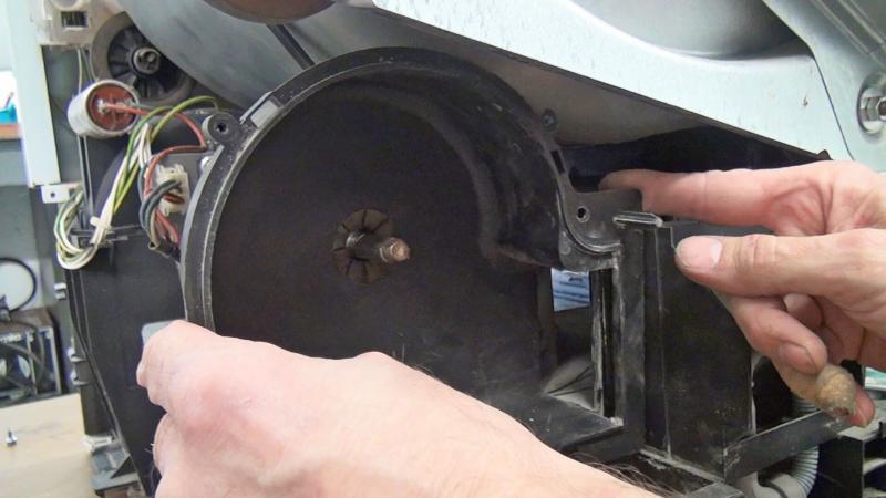 Ventilatorgehäuse entfernen