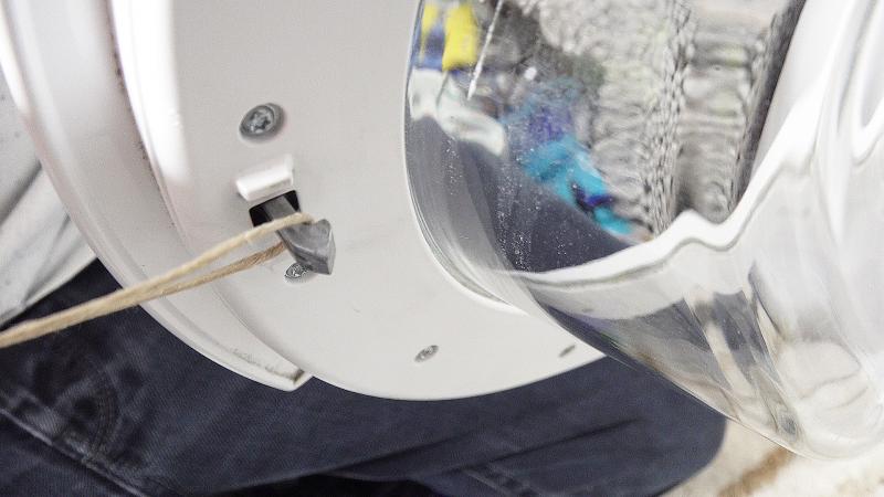 Geöffnete Waschmaschinentüre Geöffnete Waschmaschinentüre