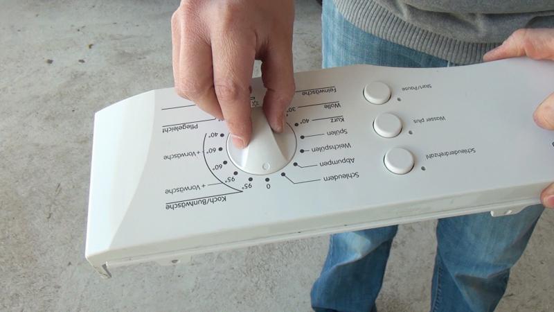 Bedienblende auf Position 0 drehen Bedienblende auf Position 0 drehen
