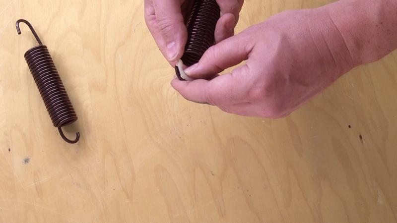 Plastikclips umstecken