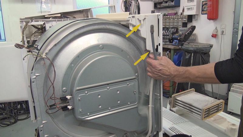 Kondensatschläuche abnehmen