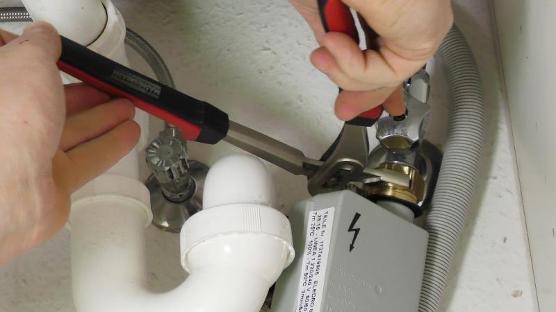 Aquastop fest aber nicht zu fest verschrauben Aquastop fest aber nicht zu fest verschrauben