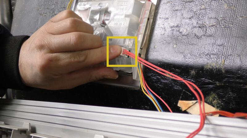 Spülmaschine untere Türdichtung wechseln-Bedienblende an Spülmitteldosierung anschließen Spülmaschine untere Türdichtung wechseln-Bedienblende an Spülmitteldosierung anschließen