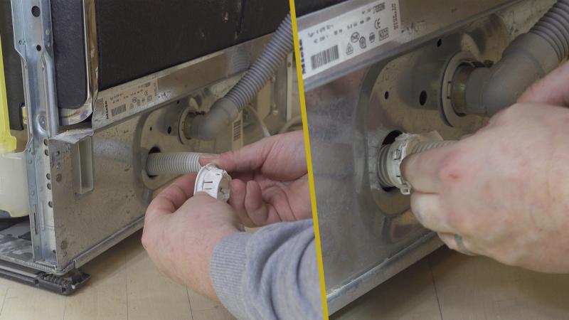 Schlauchsicherung um den Auqastop legen und einrasten