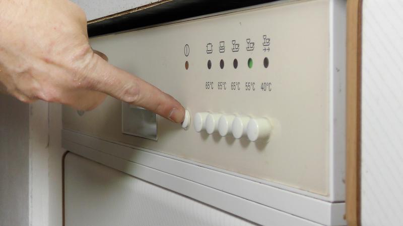 Geschirrspüler einschalten Geschirrspüler einschalten