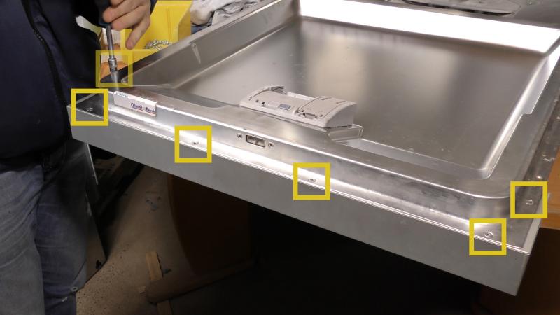 Spülmaschine untere Türdichtung wechseln-Bedienblende verschrauben Spülmaschine untere Türdichtung wechseln-Bedienblende verschrauben