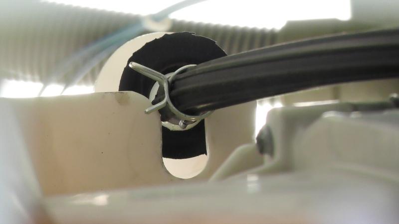 Schlauch an die Luftfalle anstecken