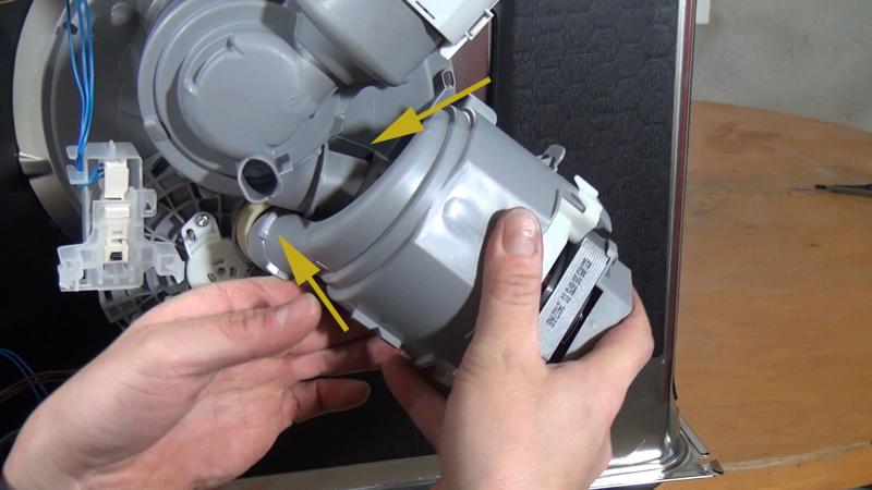 Neue Heizpumpe montieren