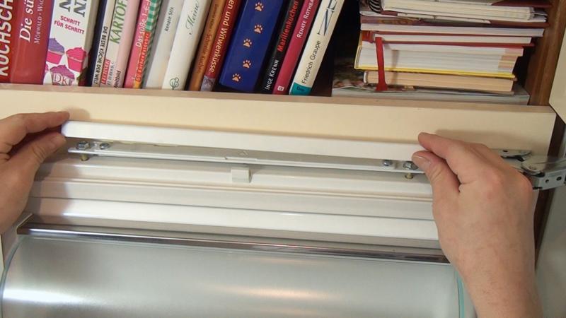 Obere Abdeckung einsetzen Obere Abdeckung einsetzen