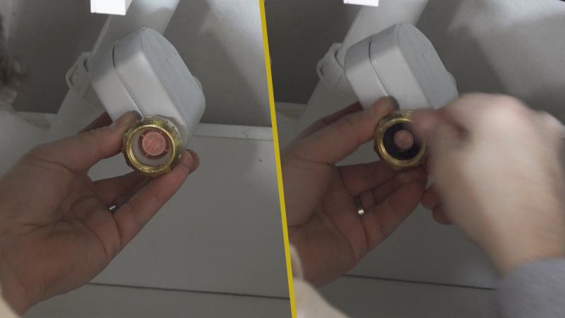 Sieb und Dichtung wieder einsetzen