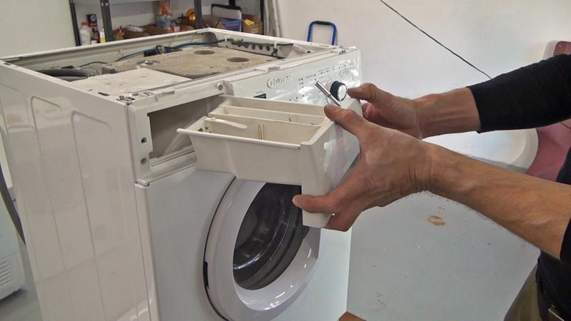 Waschmittellade einsetzen Waschmittellade einsetzen