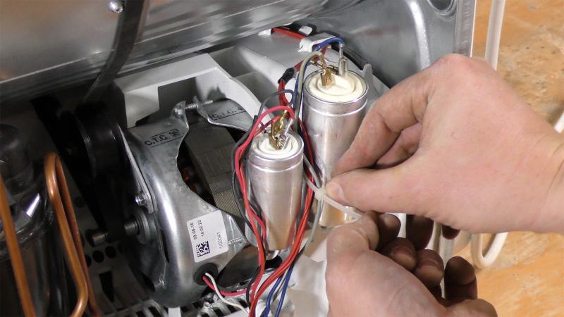 Motor am Motorkondensator anschließen